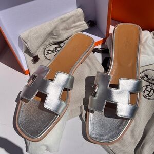 HERMES ORAN WOMENS  SILVER LEATHER SANDALS